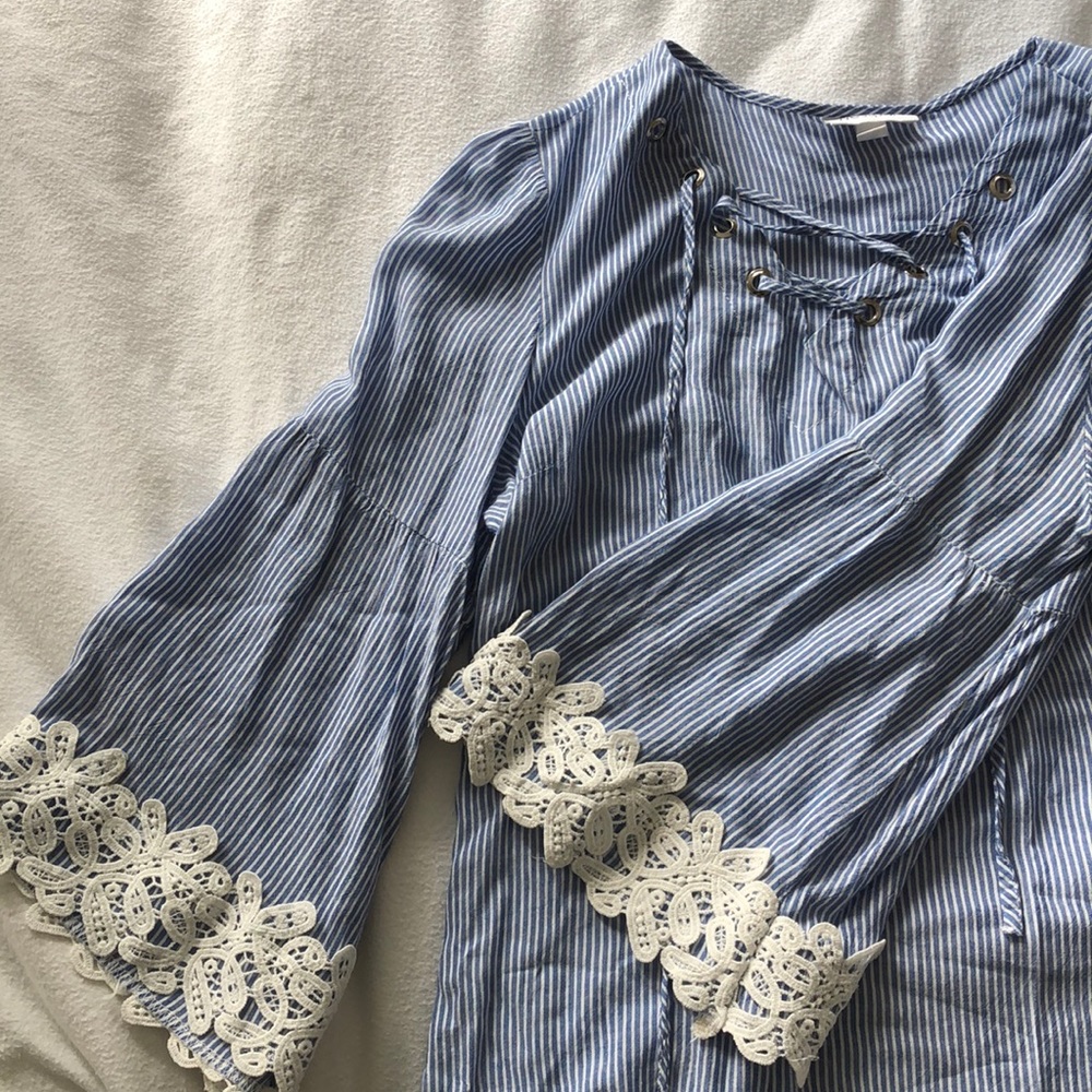 Blue and white laced top